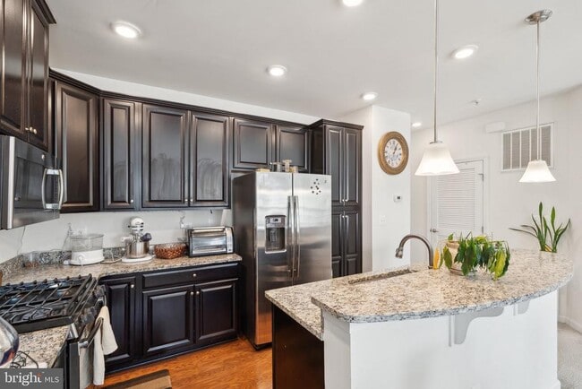 Building Photo - 42116 Piebald Square