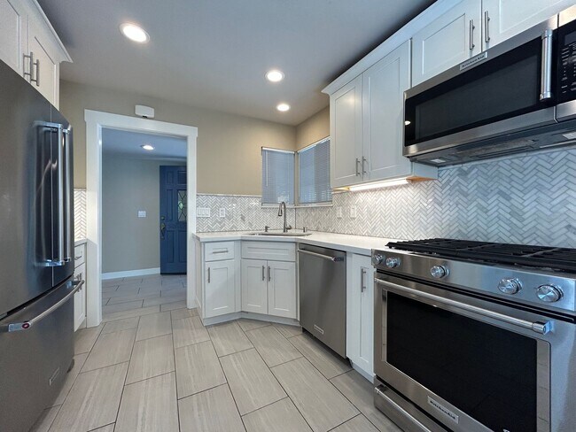 Building Photo - Recently Remodeled Single-Story 3/2 Gem in...