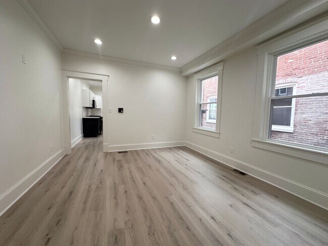 Building Photo - 528 Manor St