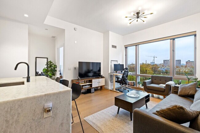 Building Photo - 75 Park Ln S