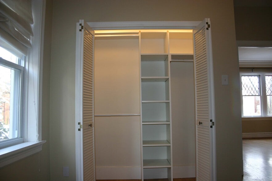 Building Photo - 7304 Lindell Blvd