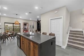 Building Photo - 4650 Santa Cruz Way