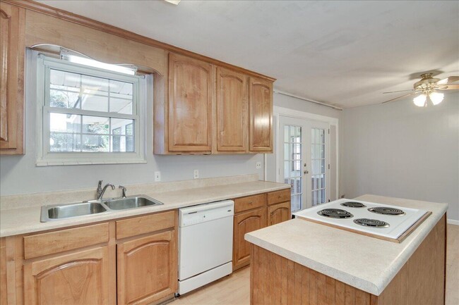 Building Photo - 2301 Mura Dr