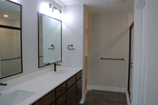 Building Photo - Beautiful 3 Bed 2 Bath Ranch In The Brooks!