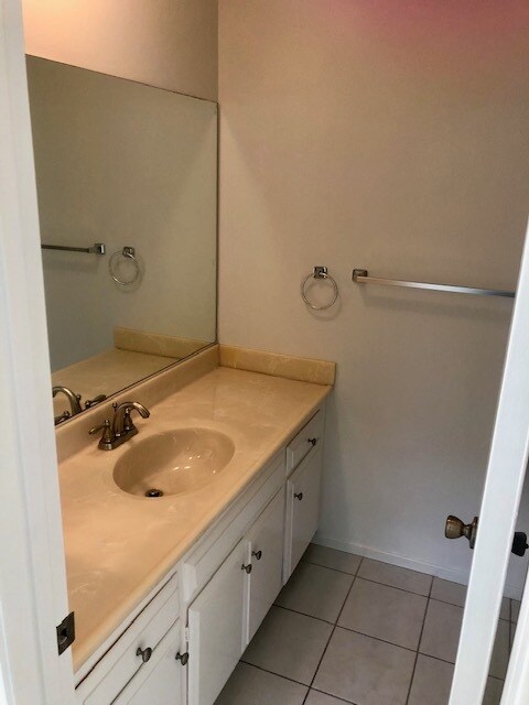 Main Bedroom Private Bath - 16181 Ganges Lane #2, Huntington Beach, CA 92647