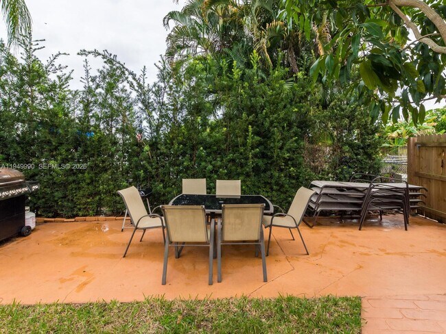 Building Photo - 5524 Garfield St