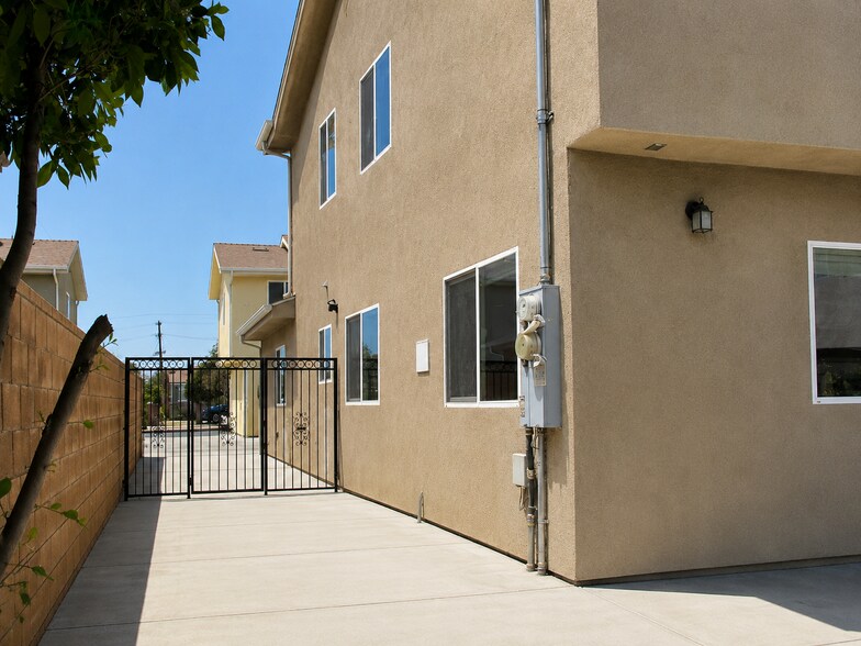 Building Photo - 7542 Denny Ave