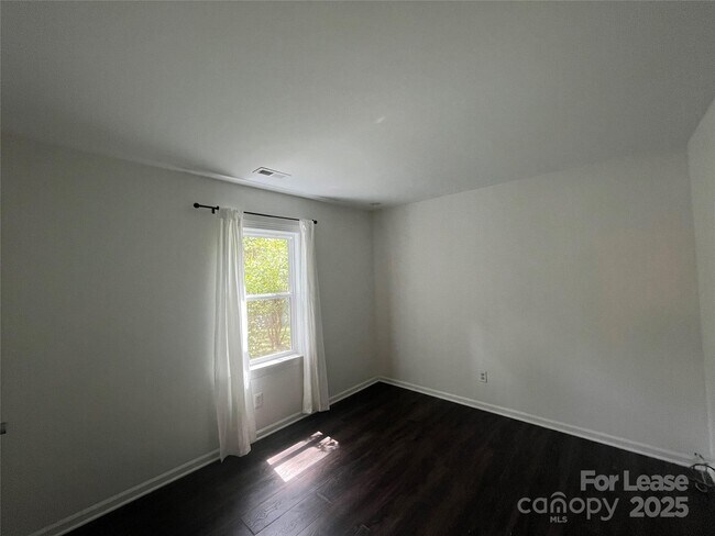Building Photo - 10227 Grand Junction Rd