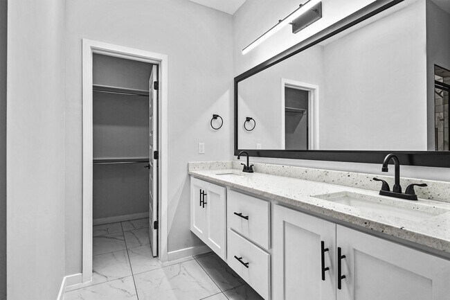Building Photo - 8937 Mount Rushmore Ln
