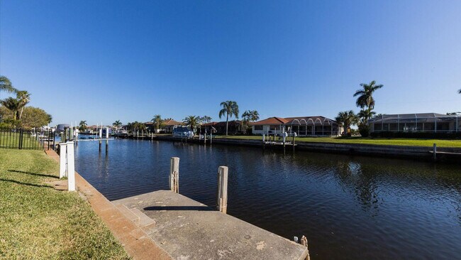 Building Photo - 830 Coronado Dr
