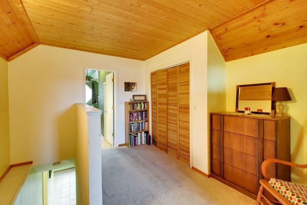 Building Photo - 1128 Hobson St