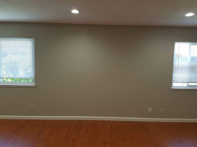 Building Photo - REMODELED 2-storey TOWNHOME between McKee and Jackson in North San Jose area.  The rent is $3950....