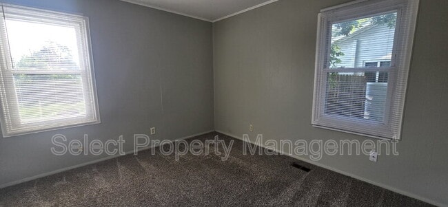 Building Photo - 5016 S Camden Dr