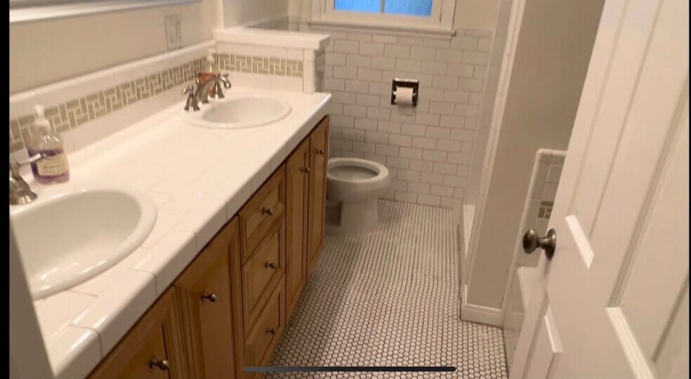 Building Photo - 6154 Aura Ave