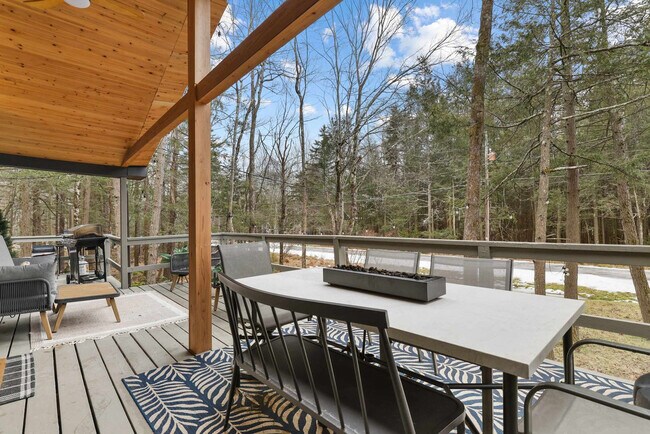 Building Photo - 3145 Ogontz Dr