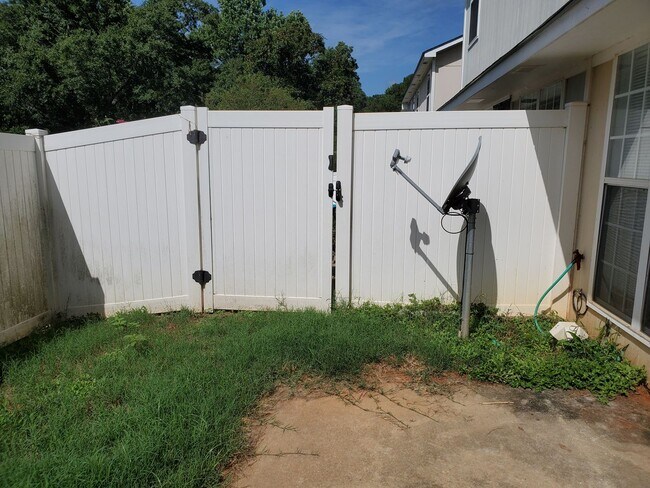 Building Photo - Dunwoody Subdivision!  Close to Ft. Novose...