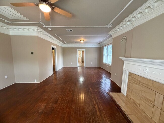 Building Photo - Charming Highland Park Home