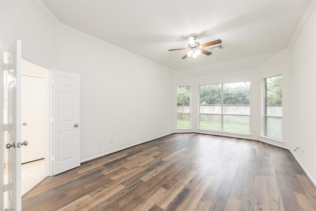 Building Photo - 5026 Bellmead Dr