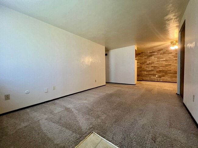 Building Photo - 304 Kellywood Manor