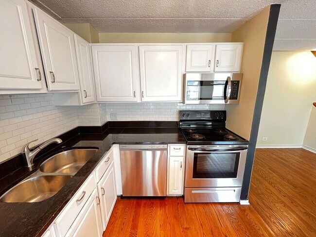 Building Photo - Spacious 2-story, 2-Bedroom Condo in Prime Buena Park Location Near the Lake