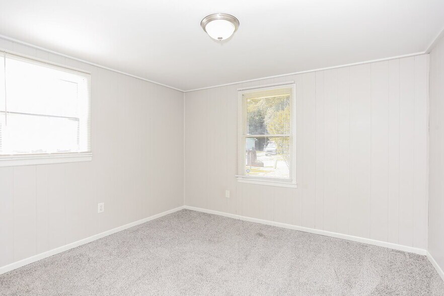 Building Photo - 230 King Blvd