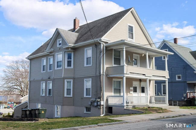 Building Photo - 88 Riverview Ave