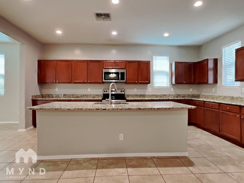 Building Photo - 4079 E Devon Dr