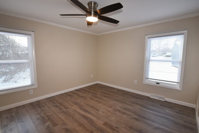 Building Photo - 6 Canterbury Ln