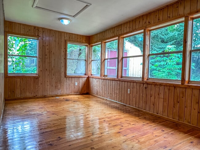 Building Photo - 1411 West Ave