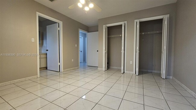 Building Photo - 2912 SW 38th Ct