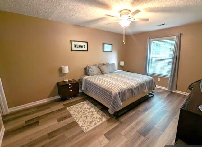 Building Photo - 14 Heritage Village Ln