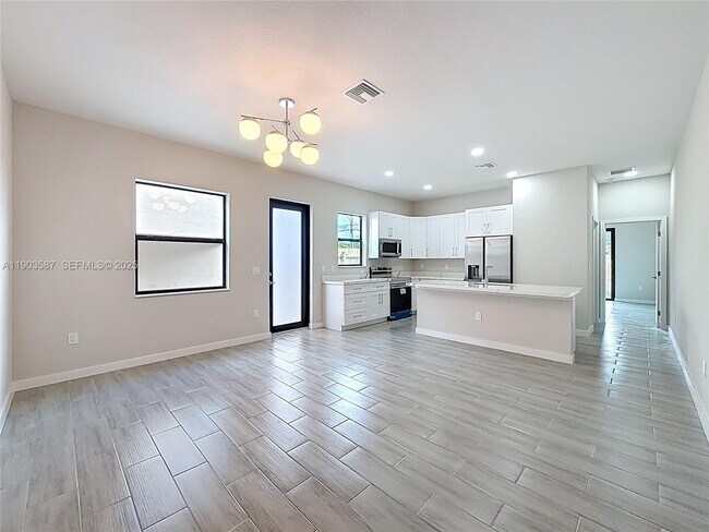 Building Photo - 406 NW 41st St