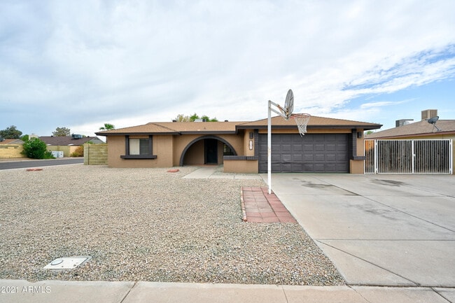 Building Photo - 7301 W Canterbury Dr