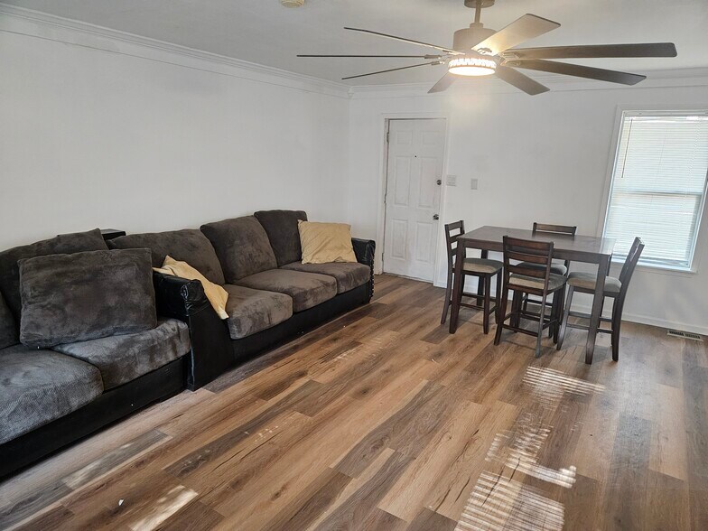 Building Photo - 166 Hampton Wills Dr