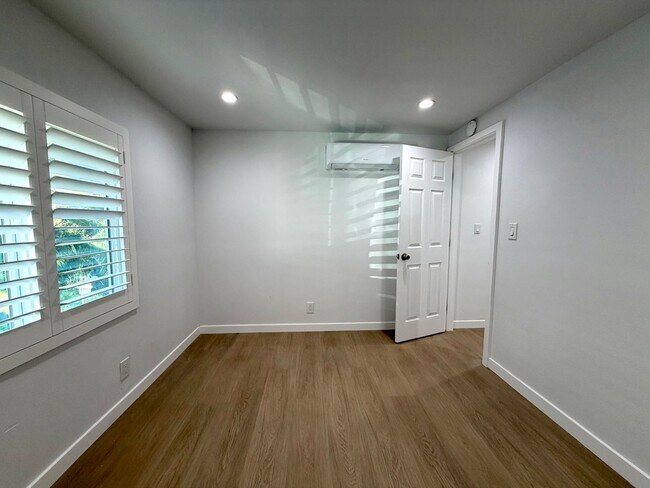 Building Photo - Charming 2 bed 2 bath home in Simi Valley!