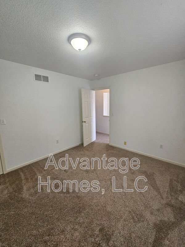 Building Photo - 801 Johnson Cir