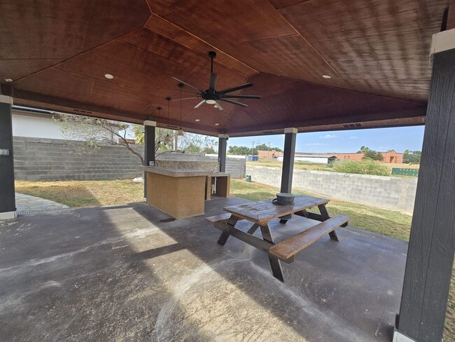 Building Photo - 9819 Sweetwind Dr