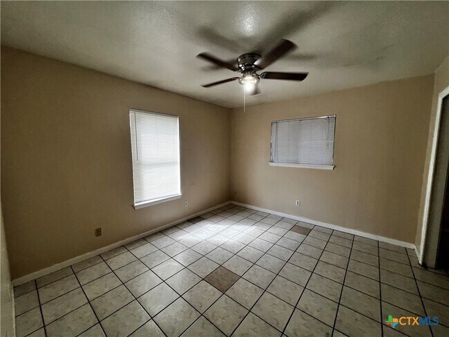 Building Photo - 1004 Hillyer St