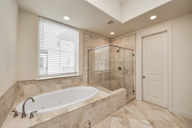 Building Photo - 2061 Fannin Station N