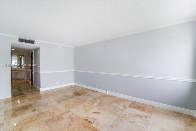 Building Photo - 6039 Collins Ave