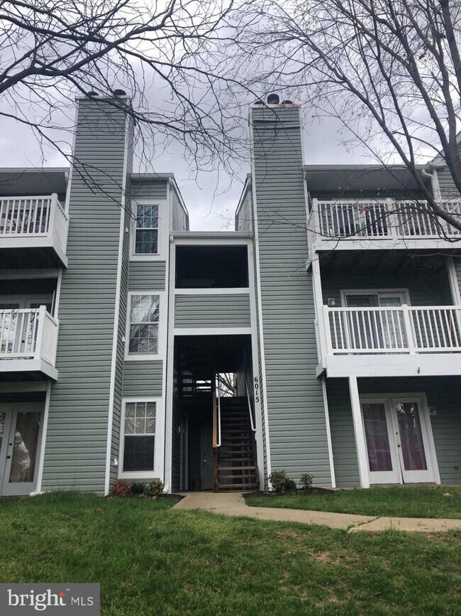 Building Photo - 6015 Rock Glen Dr