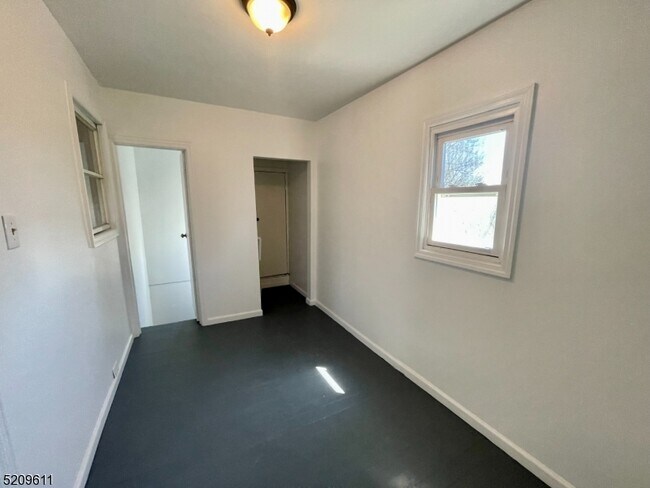 Building Photo - 259 Speedwell Ave