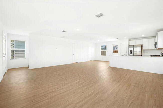 Building Photo - 190 Sambre St