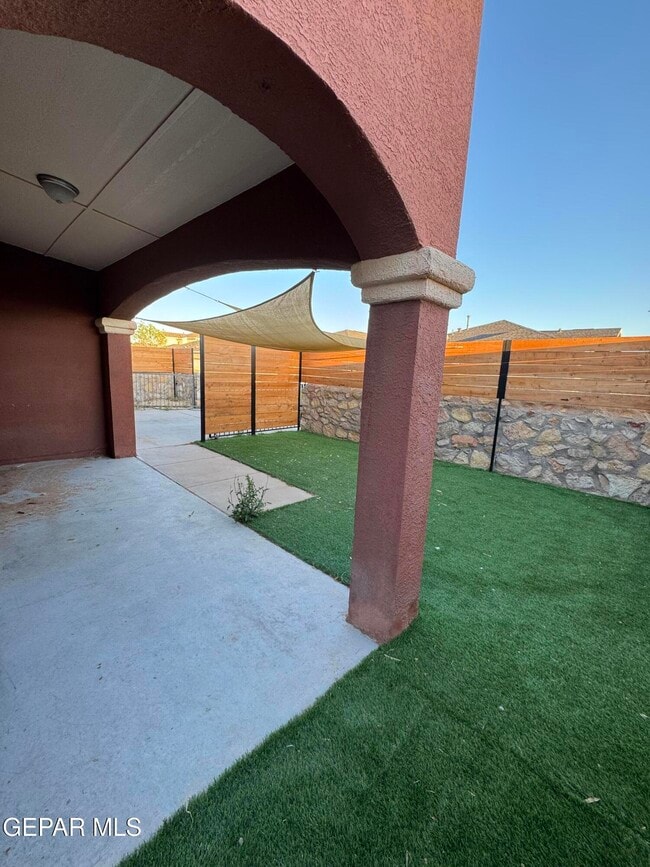 Building Photo - 12872 Hueco Mine Dr