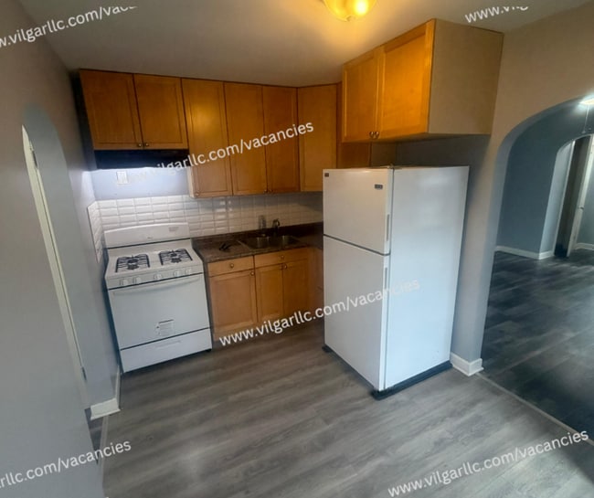 Building Photo - 511-511 169th St