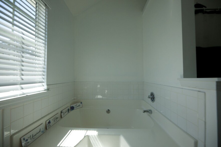 Building Photo - 6116 Citico River Ln