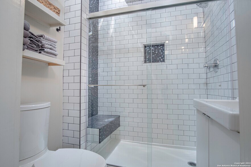 Building Photo - 311 Alamosa Ave