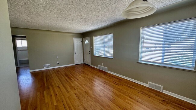 Building Photo - Spacious 5BD/2BA Home in Lakewood, CO- Available July 29th!
