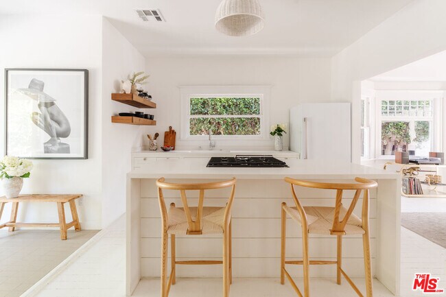 Building Photo - 1163 Nelrose Ave