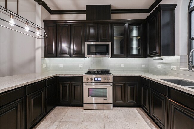 Building Photo - 307 Snover St